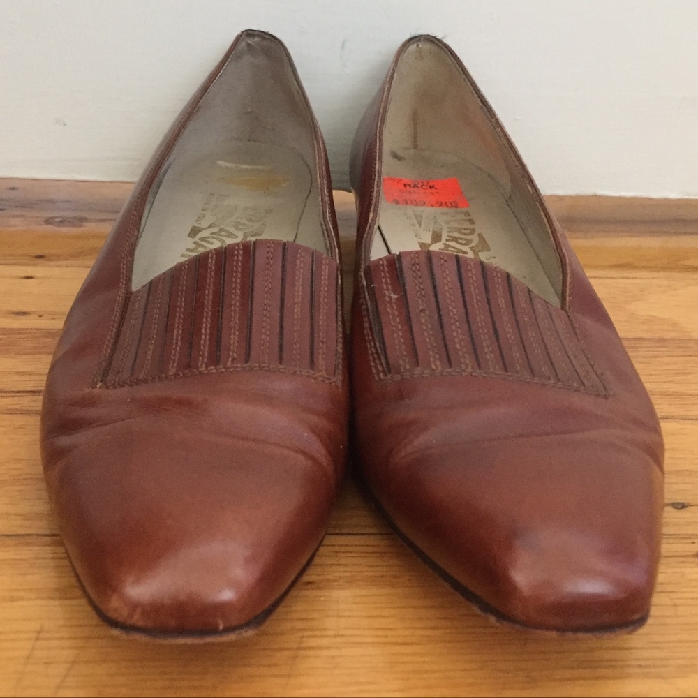 Vintage Salvatore Ferragamo Italian Leather Pumps - Picture 4 of 8